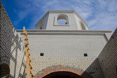 Митрополит Игнатий ознакомился с ходом строительства храма в селе Рыбное