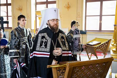 Митрополит Игнатий совершил Литургию Преждеосвященных Даров в храме святого апостола и евангелиста Иоанна Богослова при СПДС