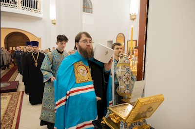 Митрополит Игнатий совершил всенощное бдение в храме святителя Тихона, епископа Воронежского, Задонского чудотворца, г. Саратова