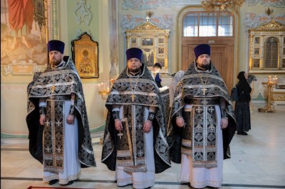 Митрополит Игнатий совершил Литургию Преждеосвященных Даров в Покровском соборе г. Саратова