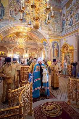 Митрополит Игнатий совершил Божественную литургию в Свято-Троицком кафедральном соборе Саратова