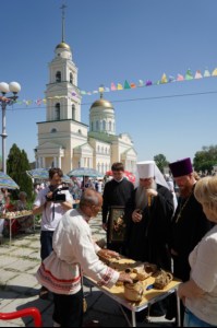 Божественная литургия и Великая вечерня в Свято-Троицком соборе Вольска