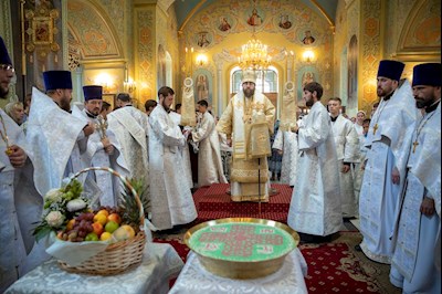 Митрополит Игнатий совершил Божественную литургию в Покровском соборе г. Саратова