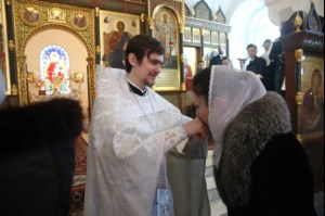 Божественная литургия на Архиерейском подворье — храме в честь иконы Божией Матери «Утоли моя печали» г. Саратова