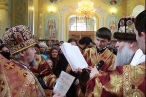 В Великий Четверг Митрополит Лонгин совершил Литургию Василия Великого и Чин умовения ног