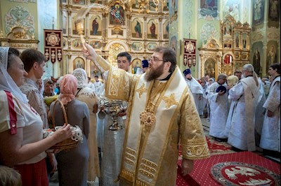 Митрополит Игнатий совершил Божественную литургию в Покровском соборе г. Саратова