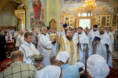 Митрополит Игнатий совершил Божественную литургию в Покровском соборе г. Саратова