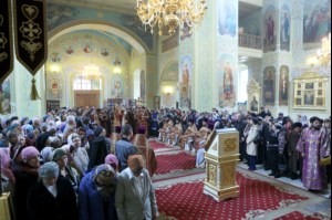 В Великий Четверг Митрополит Лонгин совершил Литургию Василия Великого и Чин умовения ног