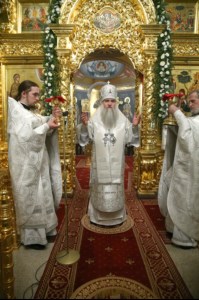 Митрополит Лонгин совершил Рождественское ночное богослужение
