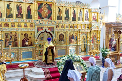 Митрополит Игнатий совершил Божественную литургию в Свято-Алексиевском женском монастыре г. Саратова