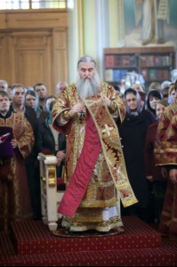 В Великий Четверг Митрополит Лонгин совершил Литургию Василия Великого и Чин умовения ног