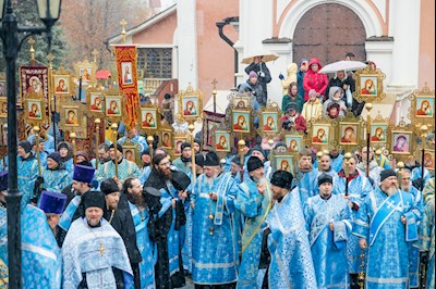 В Саратове прошел традиционный крестный ход с Казанской иконой Божией Матери