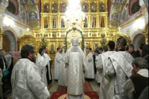 Рождественская Божественная литургия в Свято-Троицком кафедральном соборе Саратова
