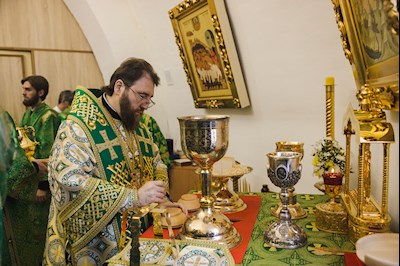 Архиереи Саратовской митрополии совершили Божественную литургию в соборном храме святого благоверного князя Александра Невского г. Ртищево