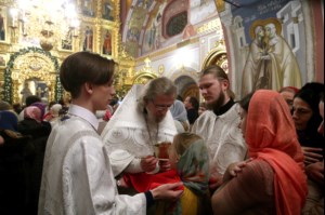 Митрополит Лонгин совершил Рождественское ночное богослужение