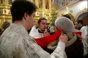 Митрополит Лонгин совершил Рождественское ночное богослужение
