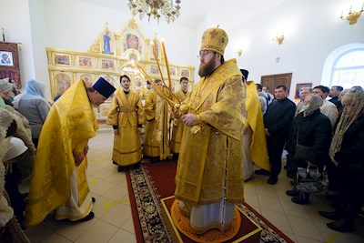 Митрополит Игнатий совершил Божественную литургию в Трехсвятительском храме г. Саратова