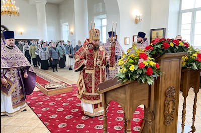 Митрополит Игнатий совершил Божественную литургию в храме Новомучеников и исповедников Саратовских г. Саратова