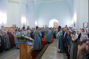 Божественная литургия в храме в честь Покрова Пресвятой Богородицы города Петровска