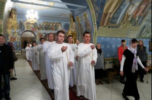 Крещальная литургия в Свято-Троицком соборе Саратова