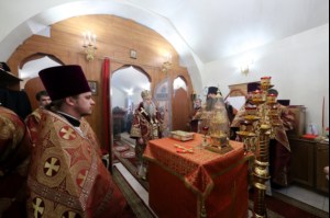 Божественная литургия в храме во имя священномученика Космы Саратовского