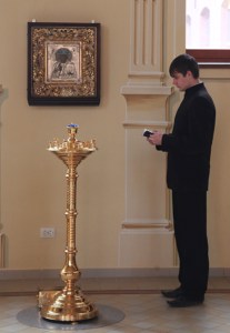 Вечернее богослужение на Архиерейском подворье— храме во имя святого апостола и евангелиста Иоанна Богослова