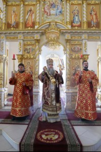 Божественная литургия в Свято-Троицком кафедральном соборе Вольска