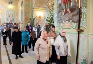 Божественная литургия в храме в честь Покрова Пресвятой Богородицы города Саратова