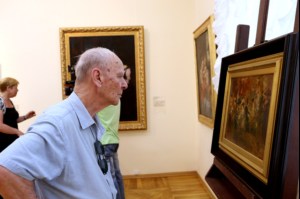 Представитель епархии стал гостем выставок, открытых к 130-летию Радищевского музея