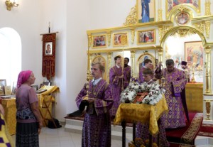 Божественная литургия в храме во имя святителей Василия Великого, Григория Богослова, Иоанна Златоуста г. Саратова