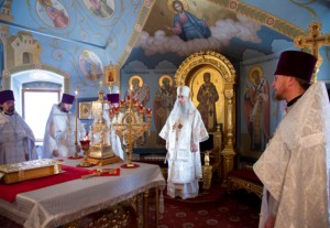 Митрополит Лонгин совершил Крещальную литургию в Свято-Троицком кафедральном соборе г. Саратова