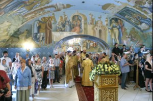 Епископ Пахомий совершил Божественную литургию в Свято-Троицком кафедральном соборе Саратова