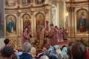 Божественная литургия в храме в честь Покрова Божией Матери города Саратова