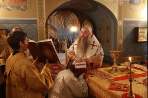 Божественная литургия в Свято-Троицком соборе Саратова