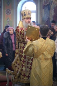 Божественная литургия в храме во имя Всех Святых, в земле Российской просиявших г. Саратова