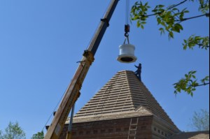 Совершен чин освящения креста и купола храма в честь иконы Божией Матери «Нечаянная Радость» в Заводском районе