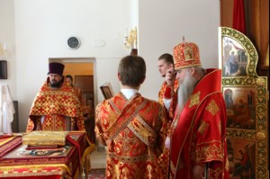 Божественная литургия на Архиерейском подворье — храме в честь иконы Божией Матери «Утоли моя печали» г.Саратова