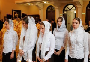 Божественная литургия на Архиерейском подворье — храме во имя святого апостола и евангелиста Иоанна Богослова при Саратовской православной духовной семинарии