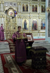 Всенощное бдение c Чином Воздвижения Креста в храме в честь Сошествия Святого Духа города Саратова