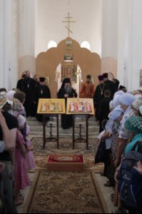 Божественная литургия в храме во имя святого великомученика Георгия Победоносца микрорайона Солнечный города Саратова
