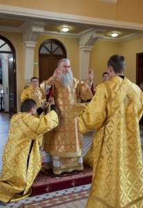 Божественная литургия на Архиерейском подворье — храме во имя святого апостола и евангелиста Иоанна Богослова при Саратовской православной духовной семинарии