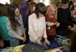 Открылась выставка новых тактильных книг, изготовленных прихожанами Покровского храма