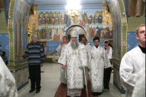 Митрополит Лонгин совершил Крещальную Литургию