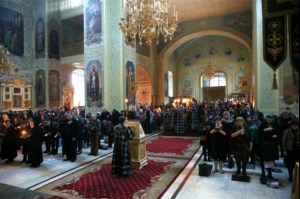 Великое повечерие с чтением канона преподобного Андрея Критского в храме в честь Покрова Пресвятой Богородицы г. Саратова