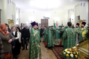 Божественная литургия на Архиерейском подворье — храме во имя преподобного Серафима Саровского г.Саратова