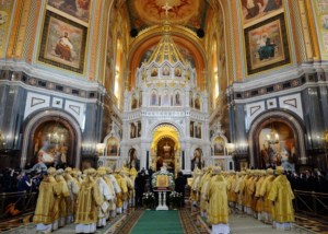 Митрополит Лонгин сослужил Святейшему Патриарху Кириллу на Литургии в кафедральном соборном Храме Христа Спасителя