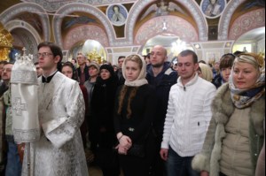Митрополит Лонгин совершил Рождественское ночное богослужение