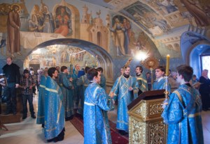 Утреня с чтением акафиста Пресвятой Богородице в Свято-Троицком кафедральном соборе Саратова