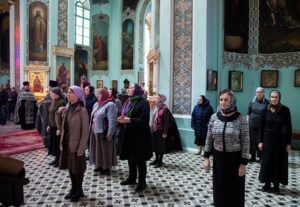 Вечерня с выносом Плащаницы Спасителя в храме в честь Сошествия Святого Духа города Саратова