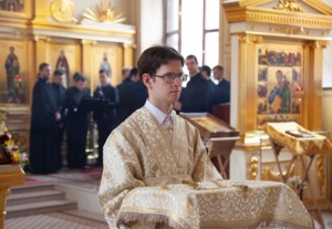 Божественная литургия на Архиерейском подворье — храме во имя святого апостола и евангелиста Иоанна Богослова при СПДС